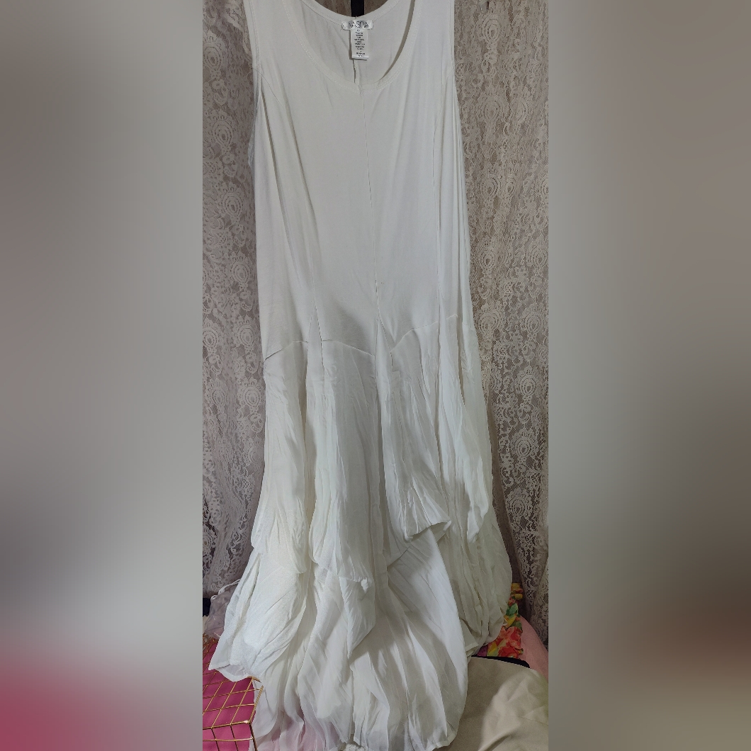 Vasna Elegant White Sleeveless Dress